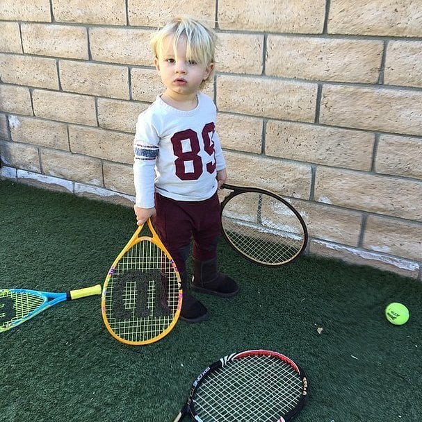 Jessica Simpson spelar tennis med sonen Ace. Foto: instagram jessicasimpson