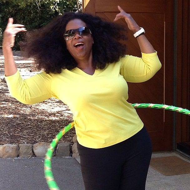 Oprahhakar på hula hoop-trenden. Foto: instagram oprah