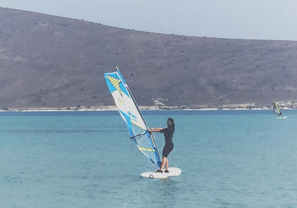 Molly Sandén windsurfar... Foto: instagram m0llys